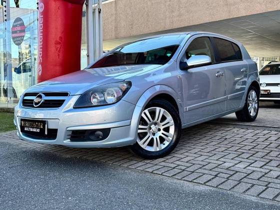 CHEVROLET VECTRA 2.0 MPFI GT HATCH 8V FLEX 4P MANUAL CHEVROLET VECTRA 2.0 MPFI GT HATCH 8V FLEX 4P MANUAL